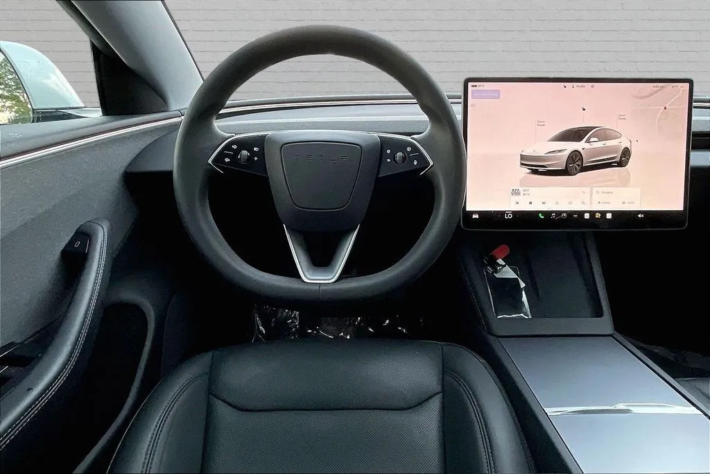 Tesla Model 3 photo 8