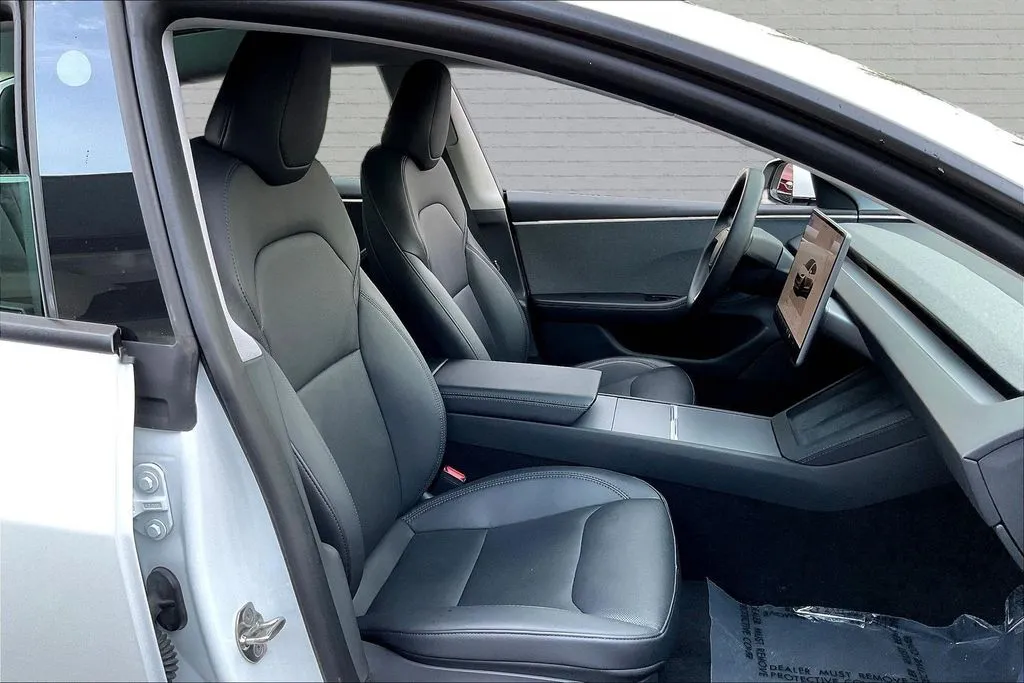 Tesla Model 3 photo 27