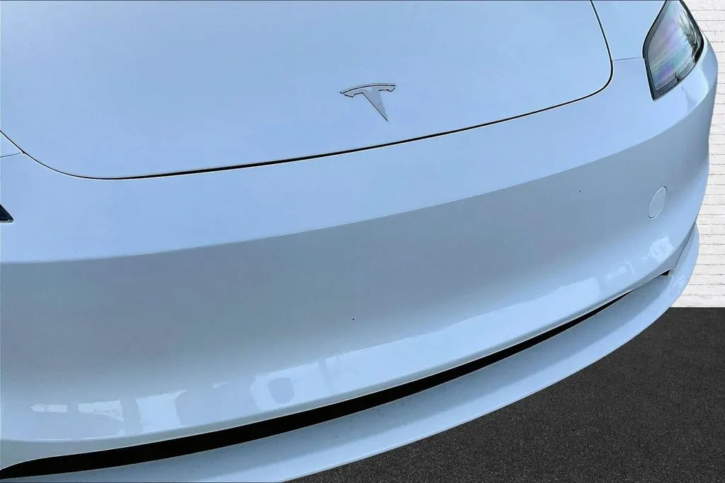 Tesla Model 3 photo 29