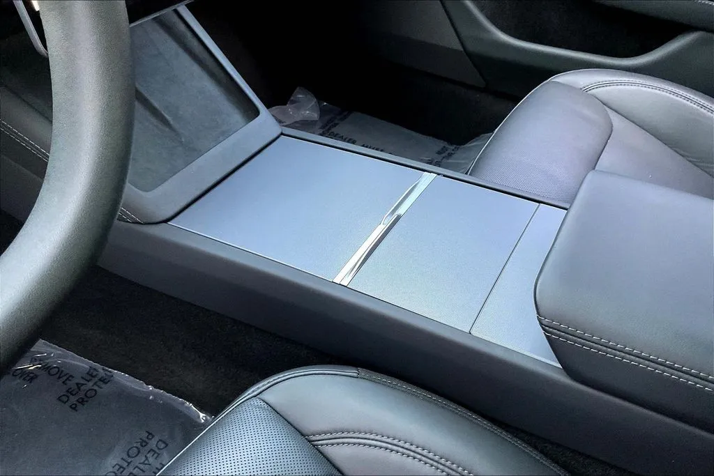 Tesla Model 3 photo 17