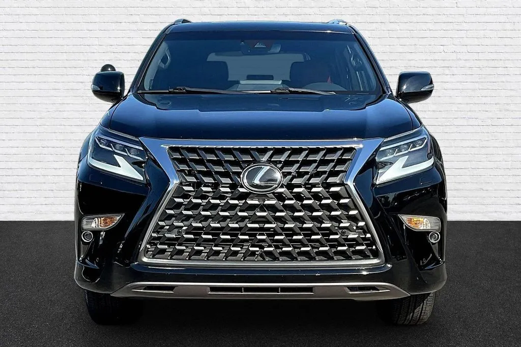 Lexus GX photo 2