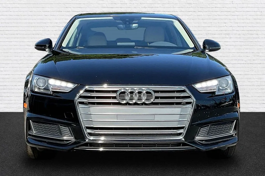 Audi A4 photo 2