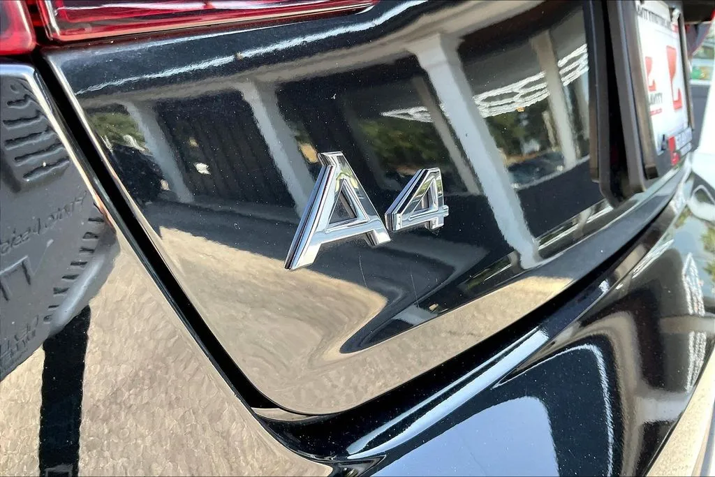 Audi A4 photo 22