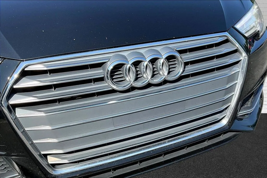 Audi A4 photo 29