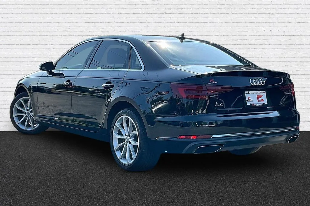 Audi A4 photo 4