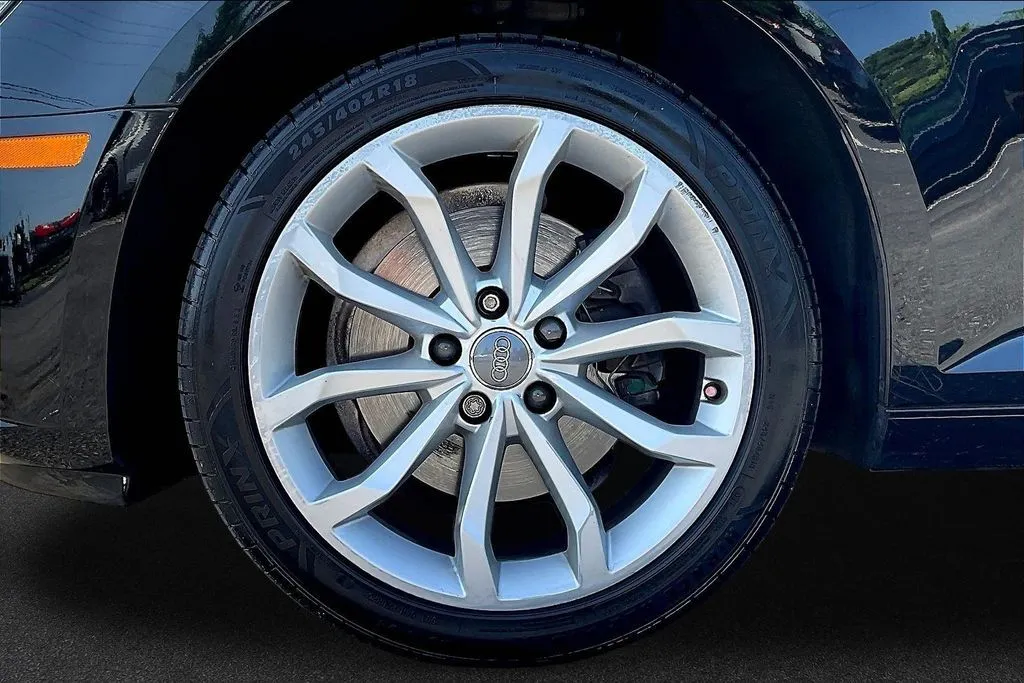 Audi A4 photo 30