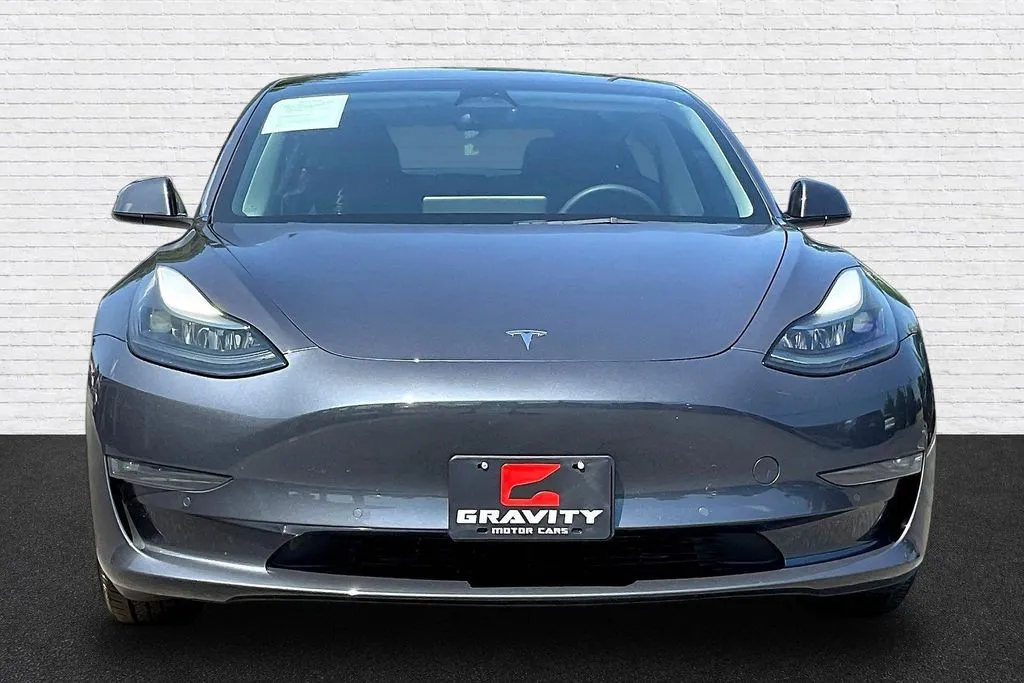 Tesla Model 3 photo 2