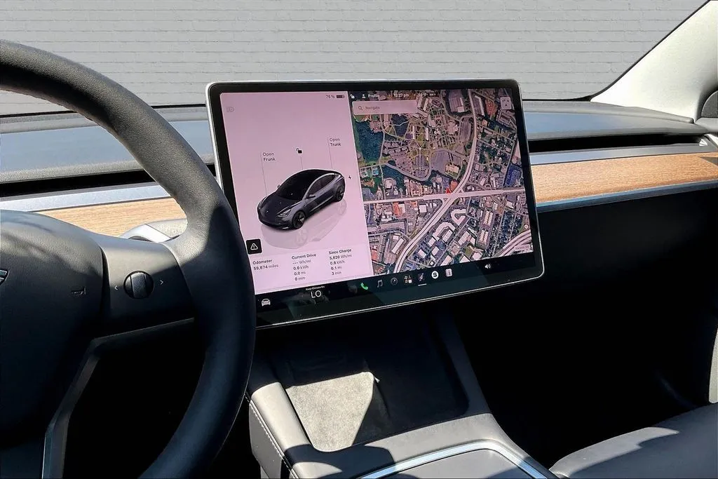 Tesla Model 3 photo 9