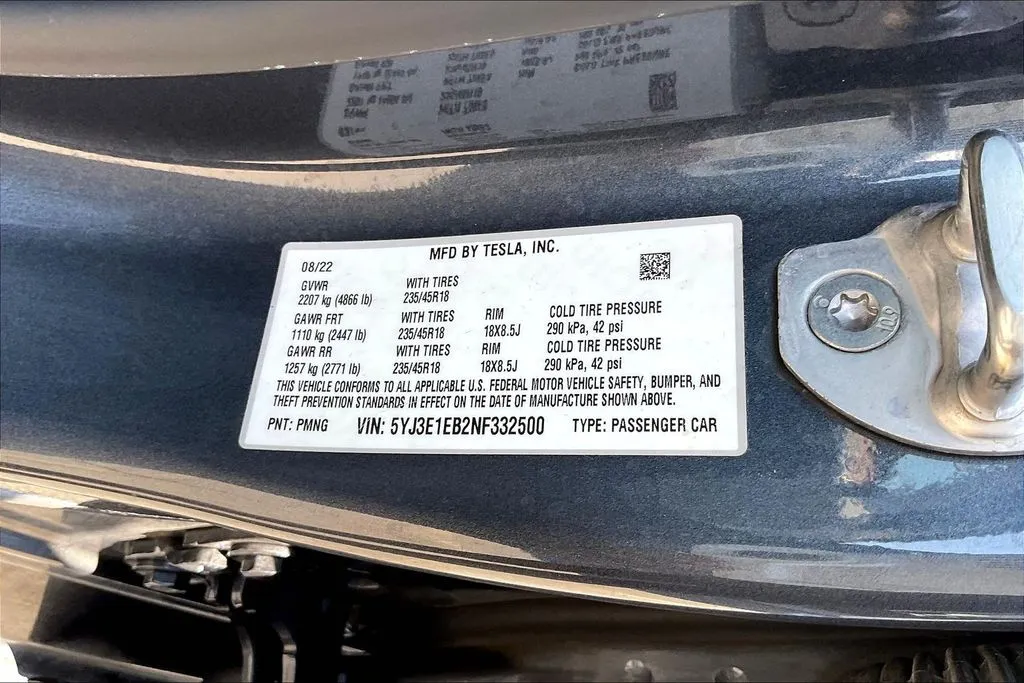Tesla Model 3 photo 18