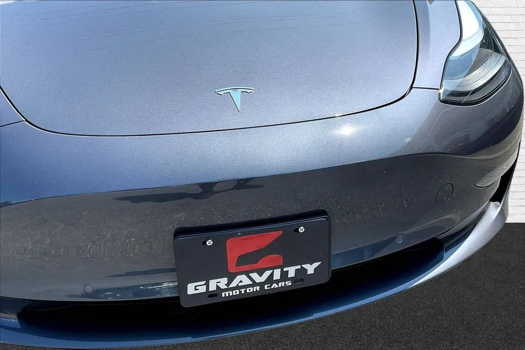Tesla Model 3 photo 30