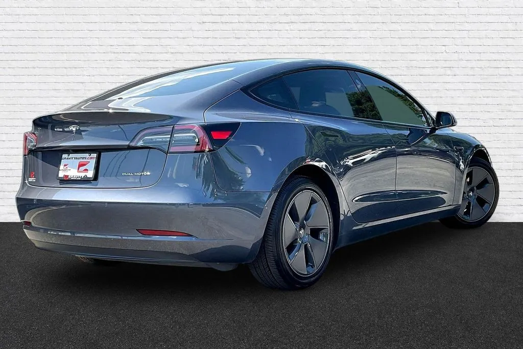 Tesla Model 3 photo 6