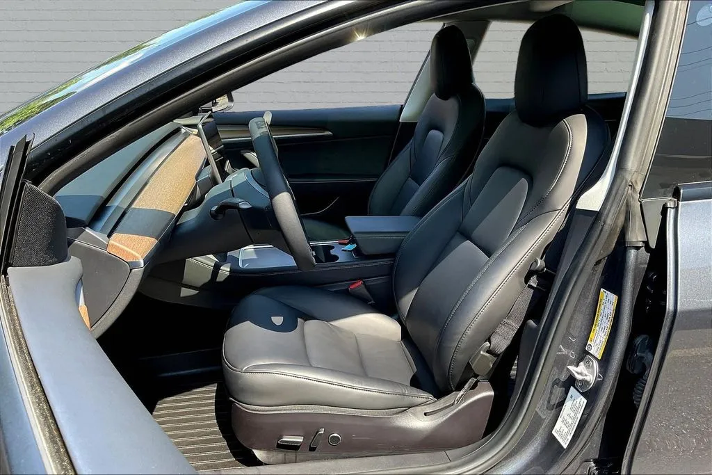 Tesla Model 3 photo 20