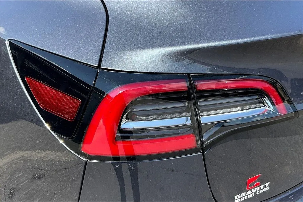 Tesla Model 3 photo 22