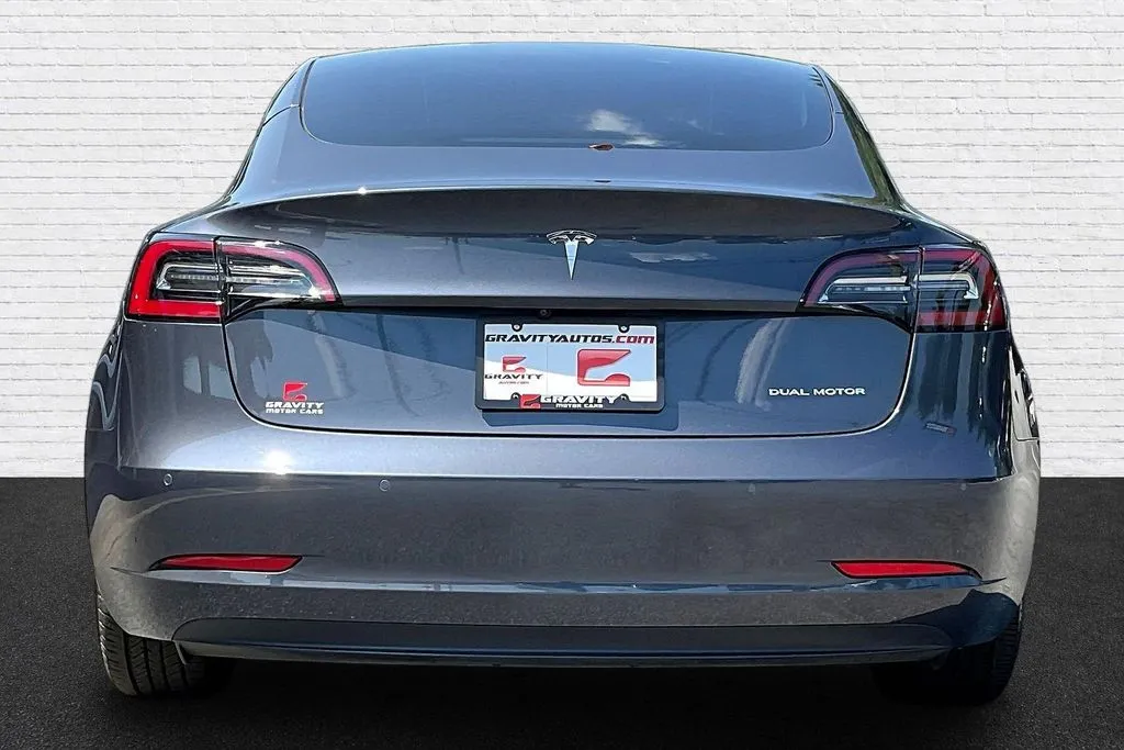 Tesla Model 3 photo 5
