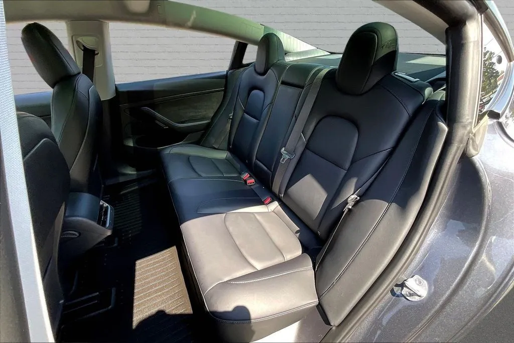 Tesla Model 3 photo 21