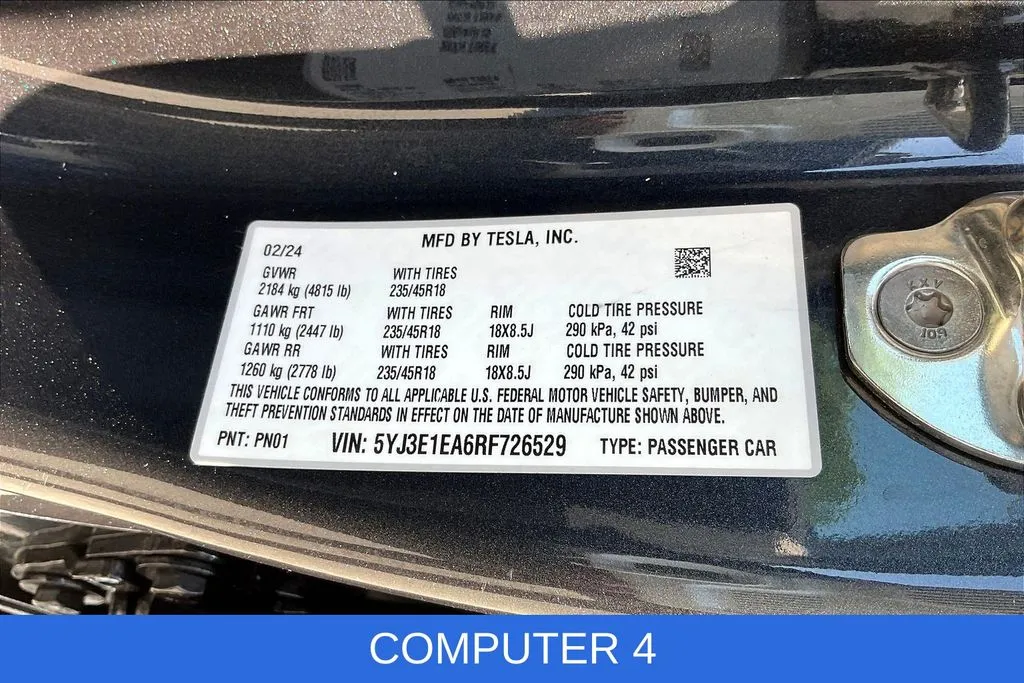 Tesla Model 3 photo 16