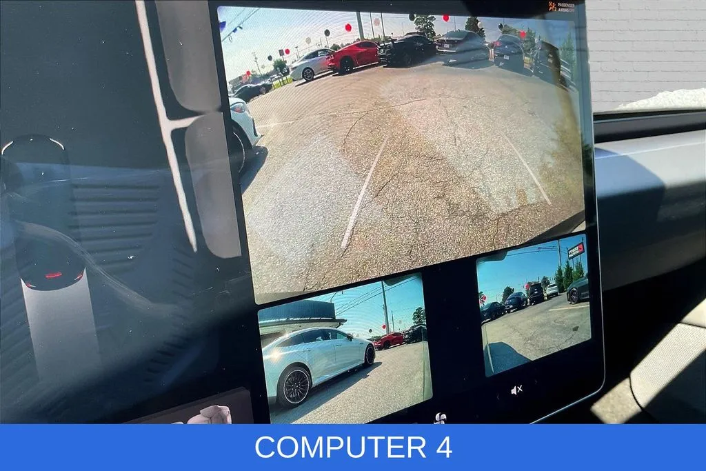 Tesla Model 3 photo 12