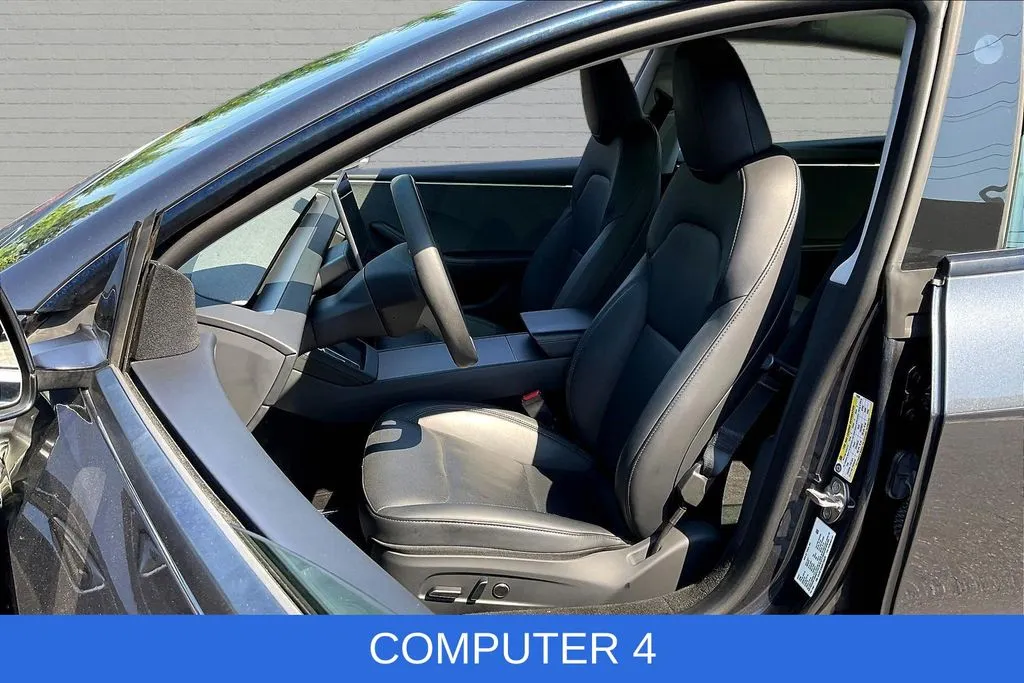 Tesla Model 3 photo 18