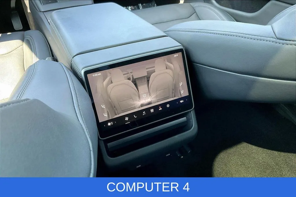 Tesla Model 3 photo 8