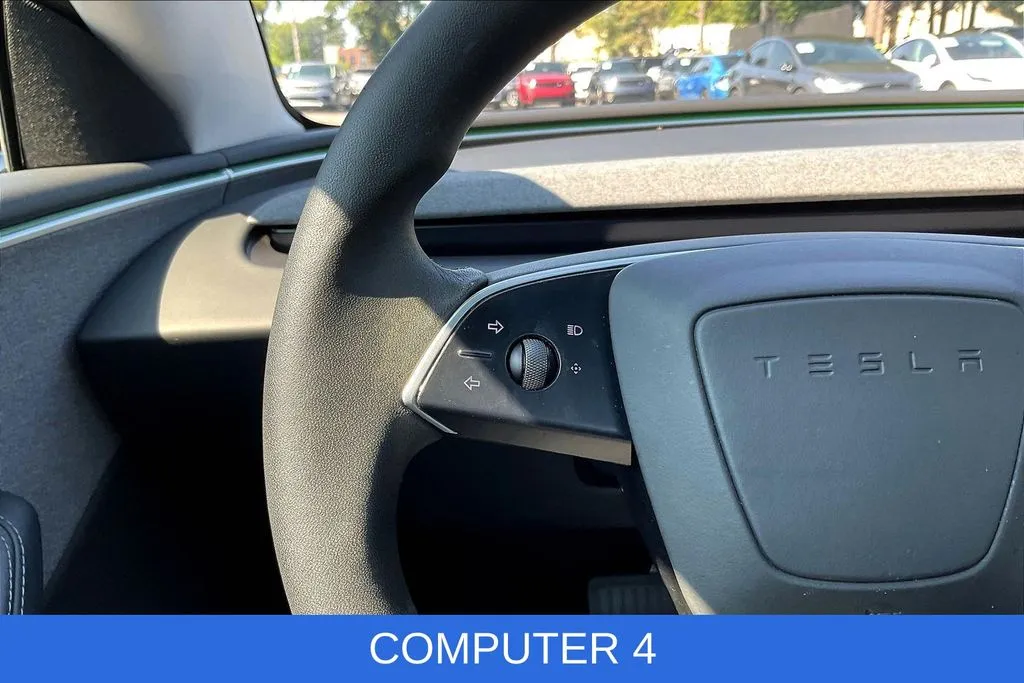 Tesla Model 3 photo 9