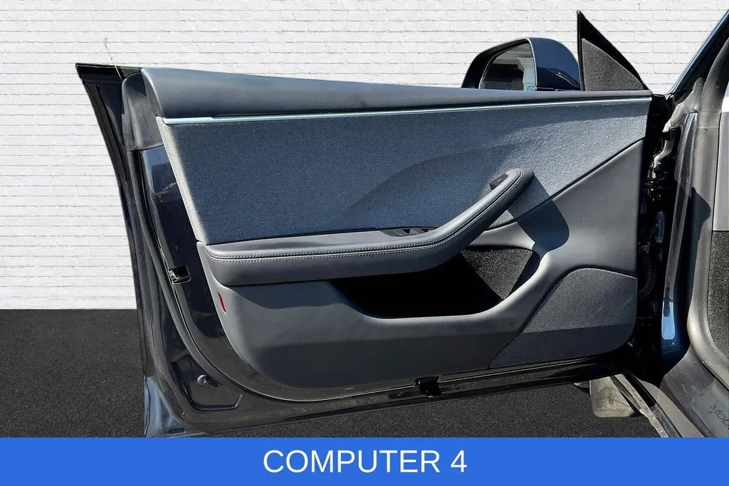 Tesla Model 3 photo 17
