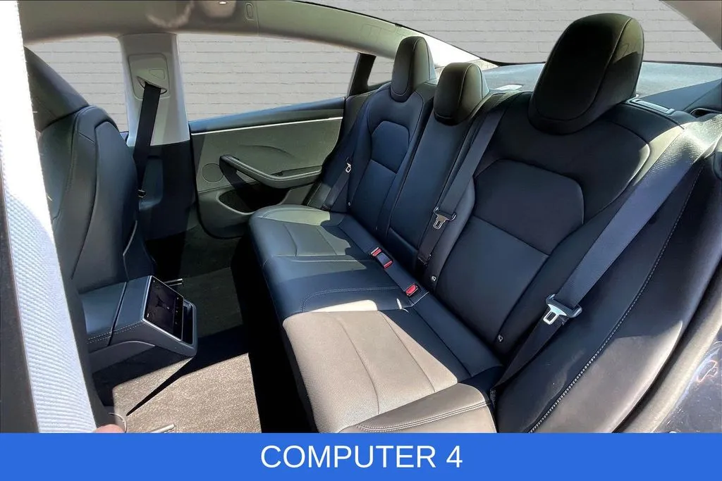 Tesla Model 3 photo 19
