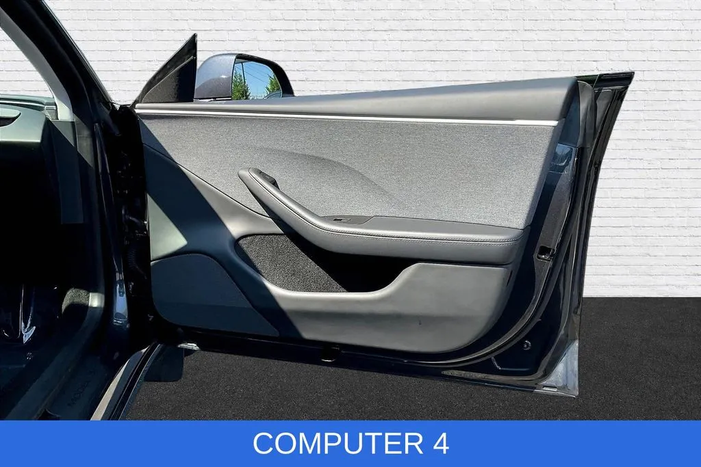 Tesla Model 3 photo 25
