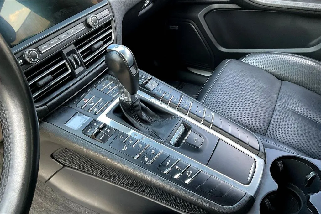 Porsche Macan photo 15