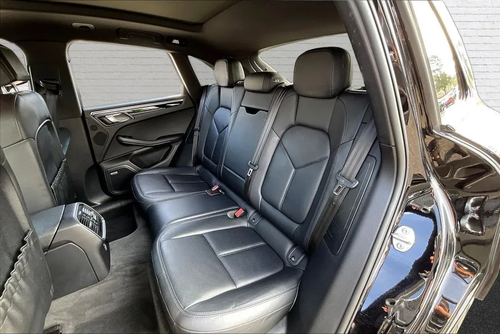 Porsche Macan photo 19