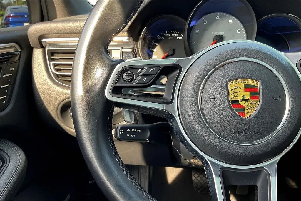 Porsche Macan photo 10