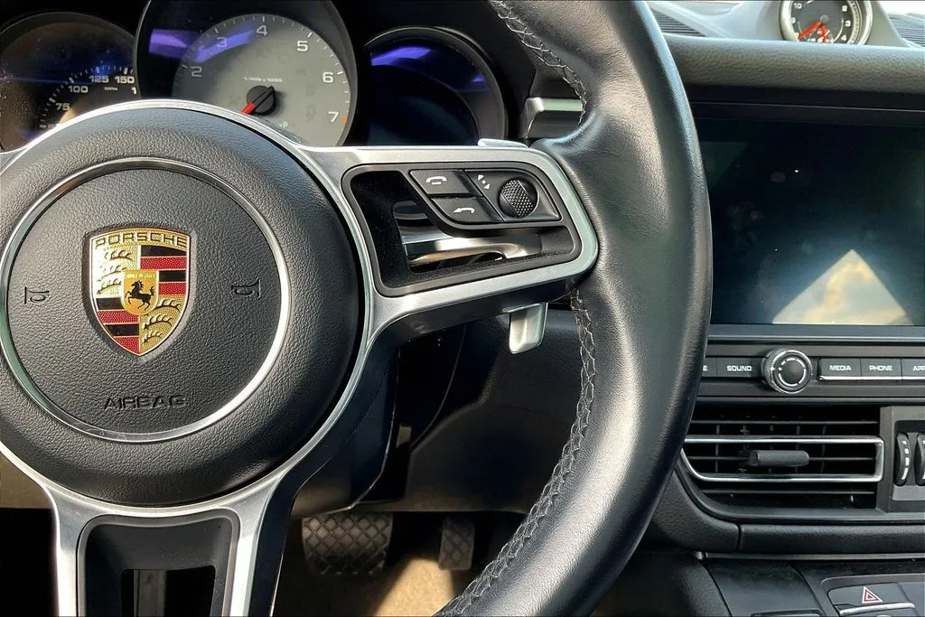 Porsche Macan photo 11