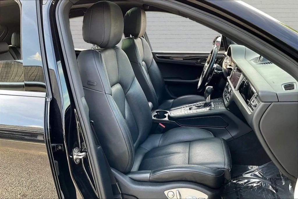 Porsche Macan photo 26