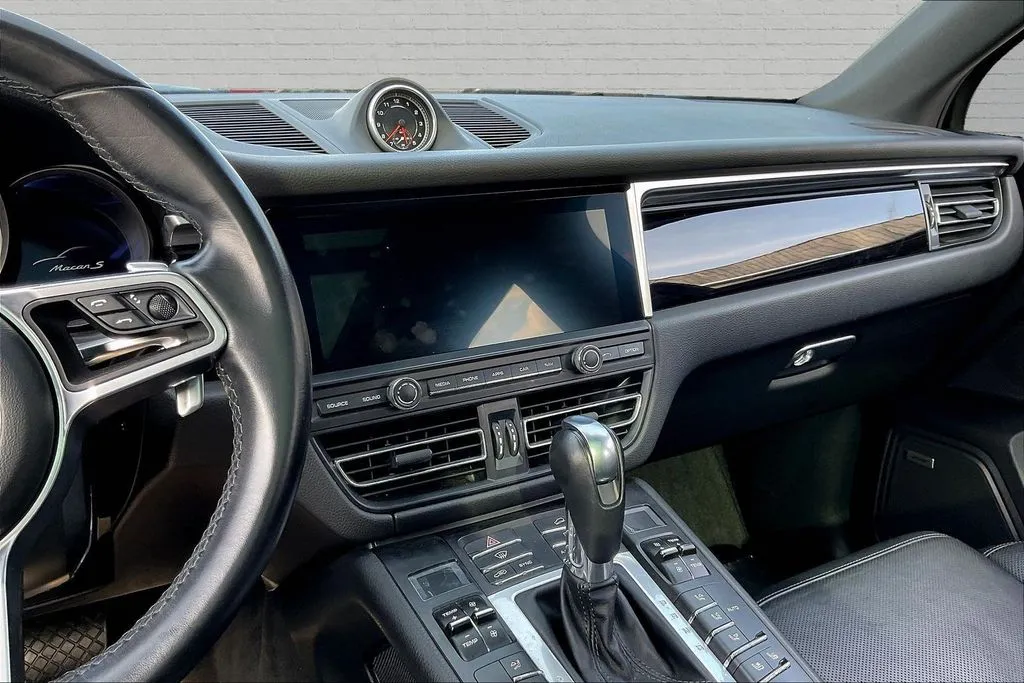 Porsche Macan photo 9