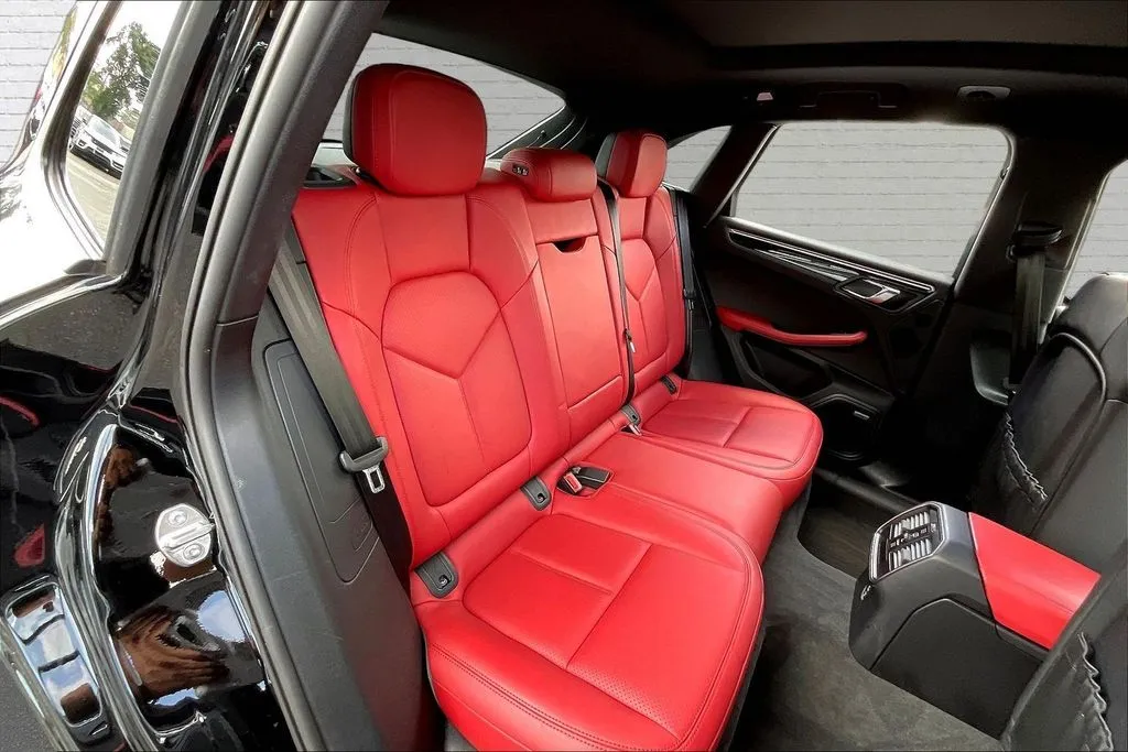 Porsche Macan photo 24