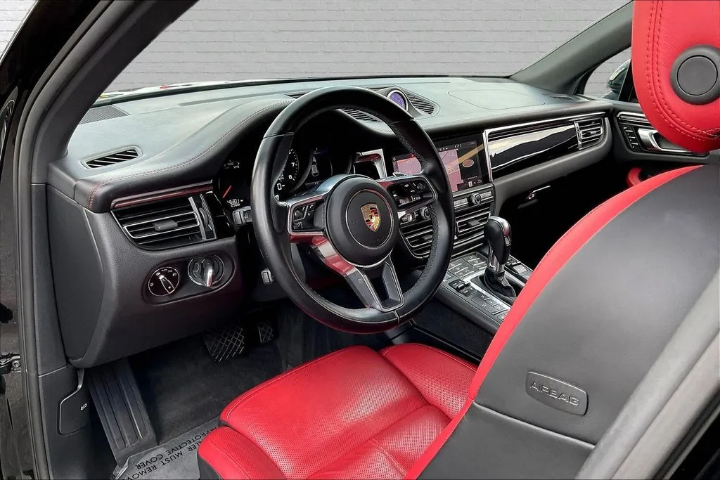 Porsche Macan photo 16