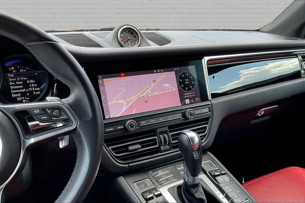 Porsche Macan photo 9