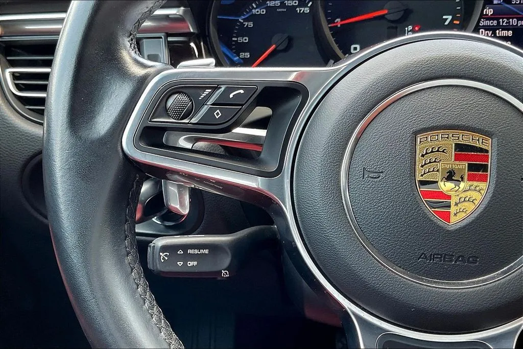 Porsche Macan photo 11