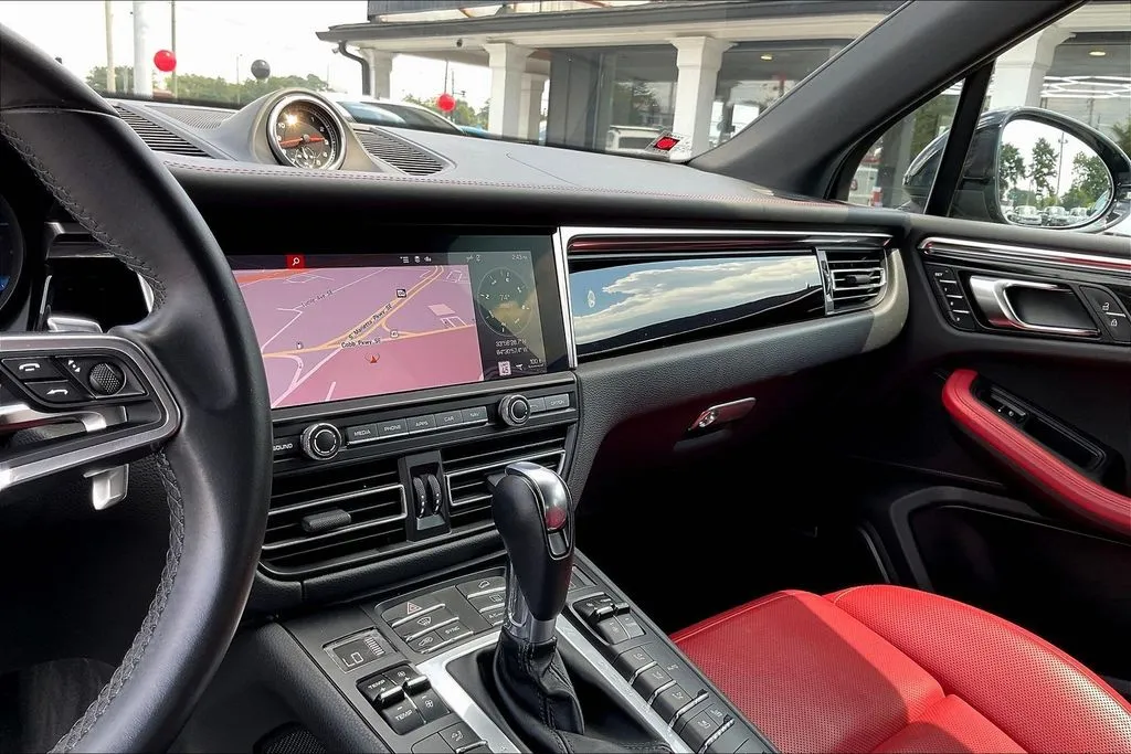 Porsche Macan photo 15