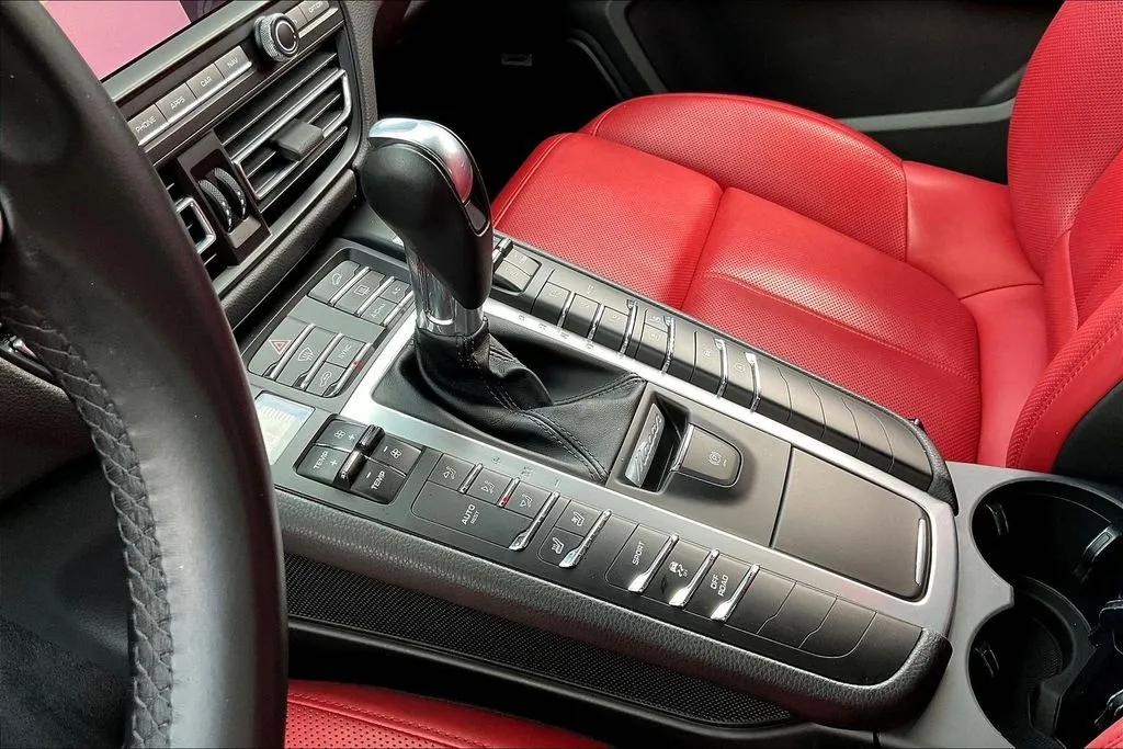 Porsche Macan photo 17