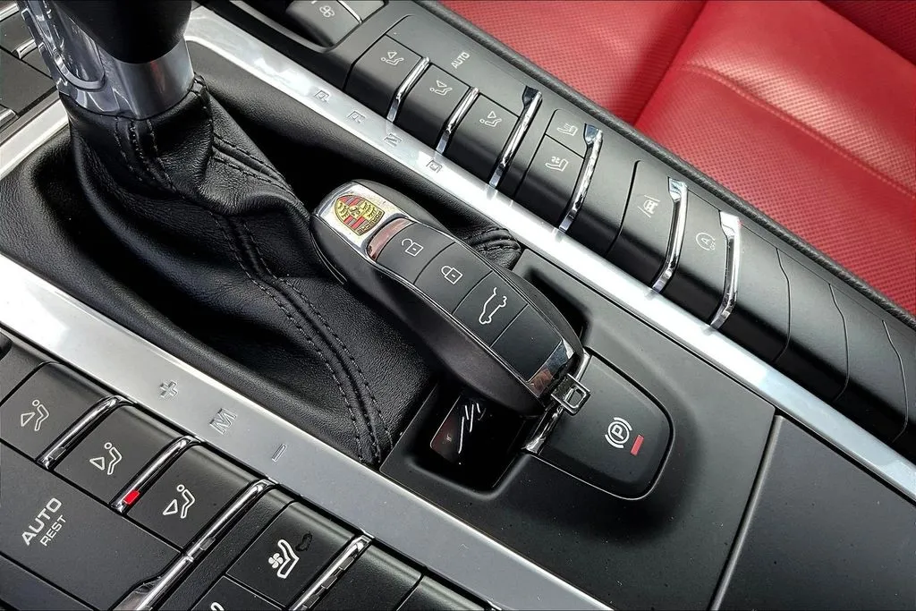 Porsche Macan photo 32