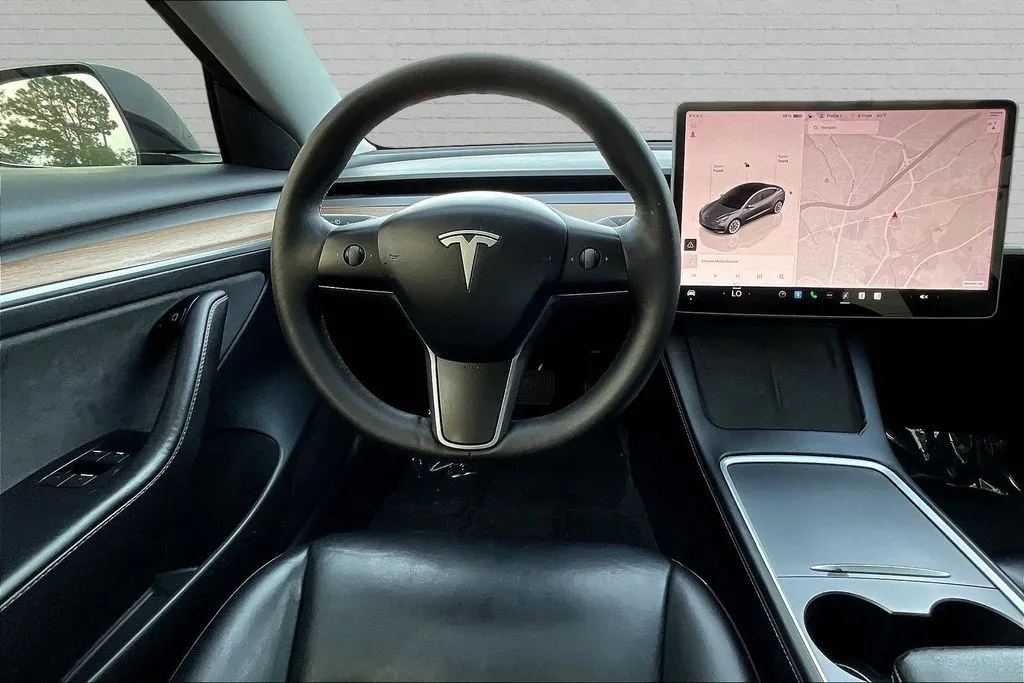 Tesla Model 3 photo 6