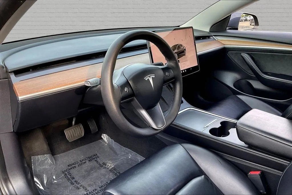 Tesla Model 3 photo 13