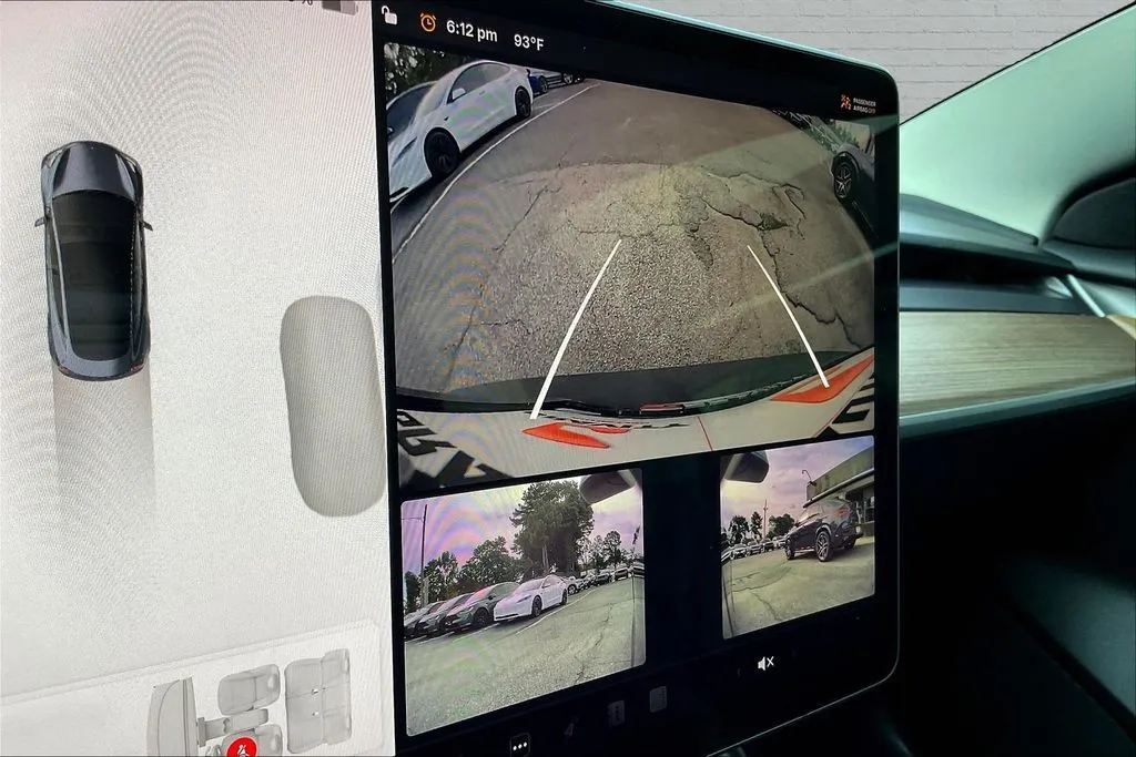 Tesla Model 3 photo 11