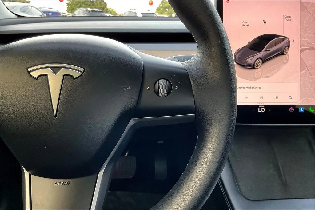 Tesla Model 3 photo 9