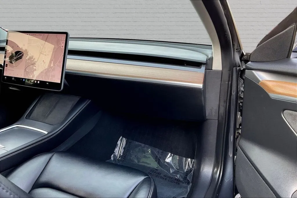Tesla Model 3 photo 21
