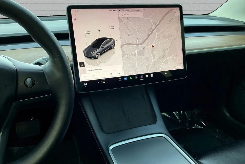 Tesla Model 3 photo 7