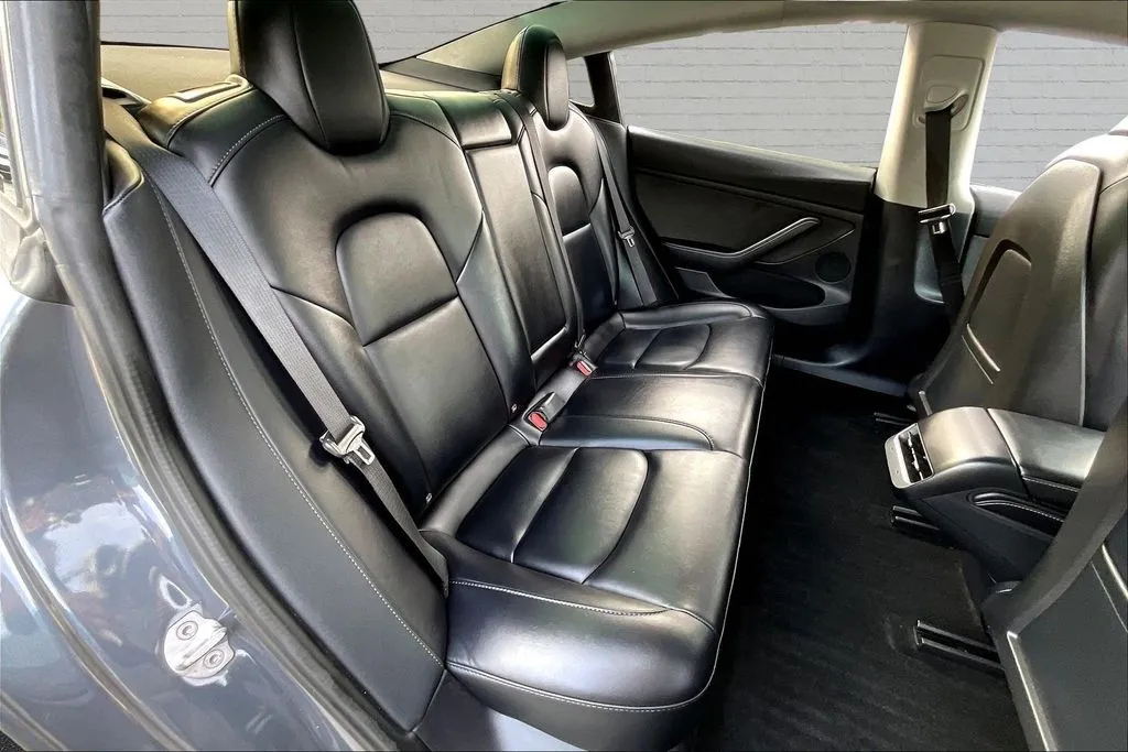Tesla Model 3 photo 20