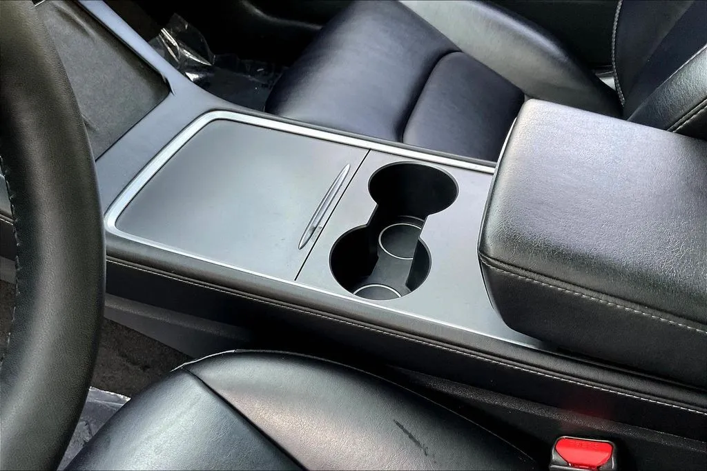 Tesla Model 3 photo 14