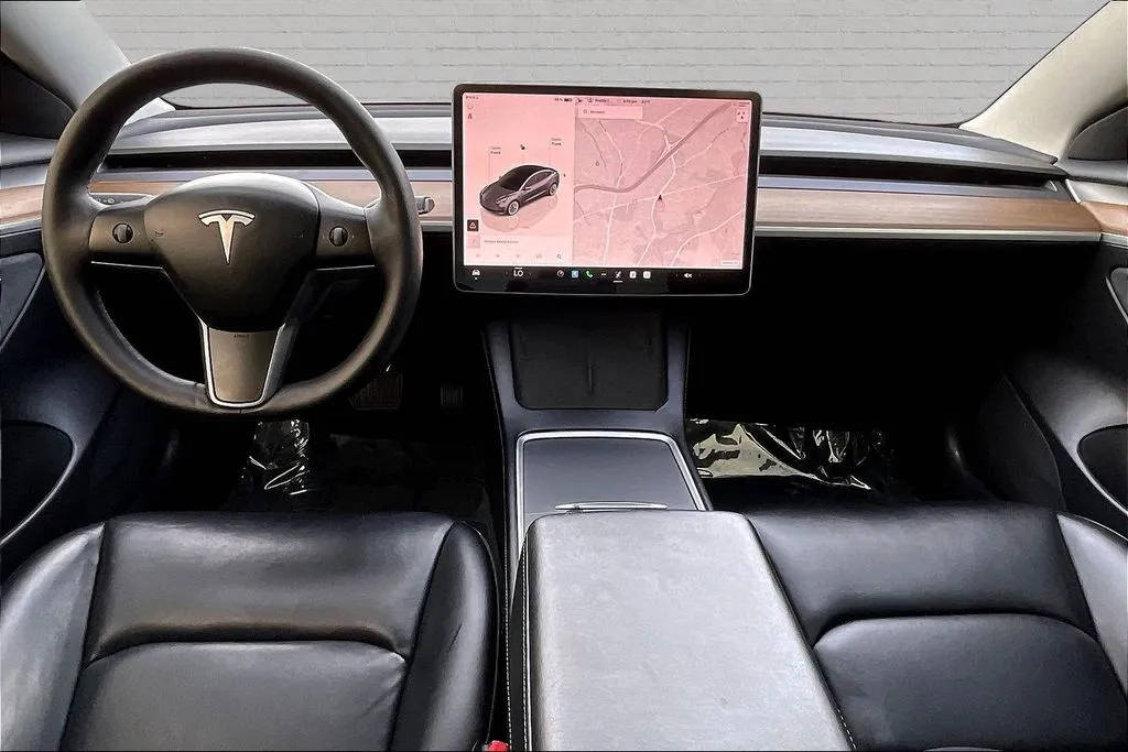 Tesla Model 3 photo 5