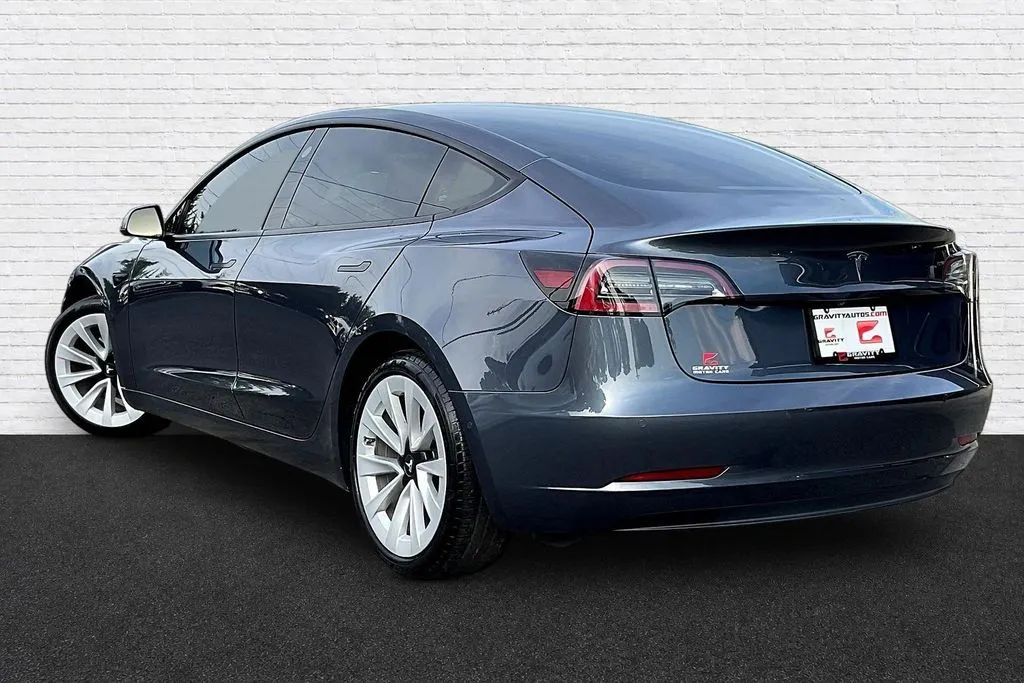 Tesla Model 3 photo 2